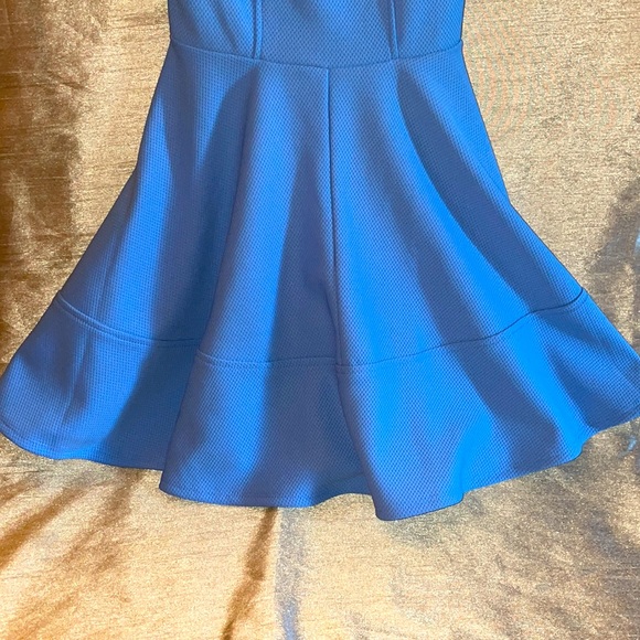 NWT.  Lulus Pleated sleeveless dress.  Size S. - Picture 5 of 6